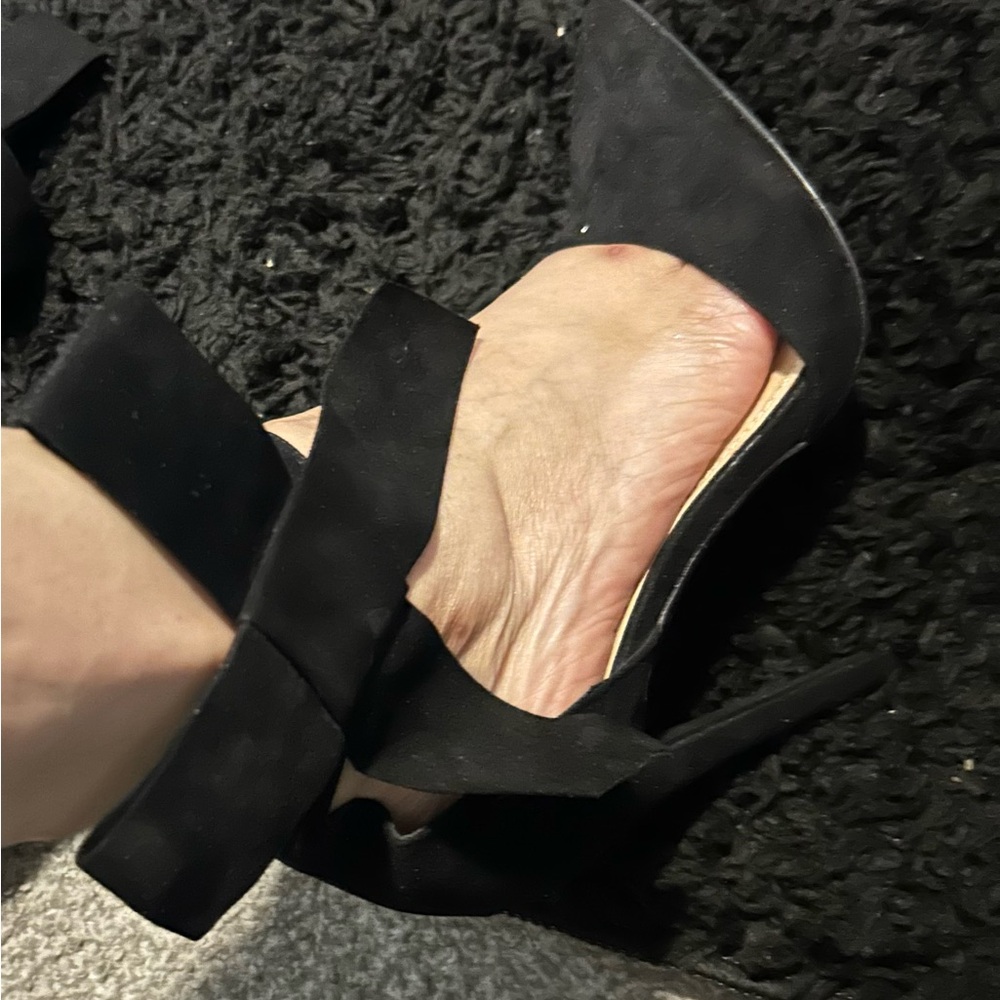 Side bow heels